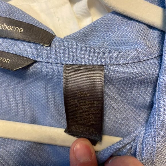 Liz Claiborne - Blue Textured Button Down - Non-Iron - 20W - 3/4 Sleeve - Picture 5 of 6